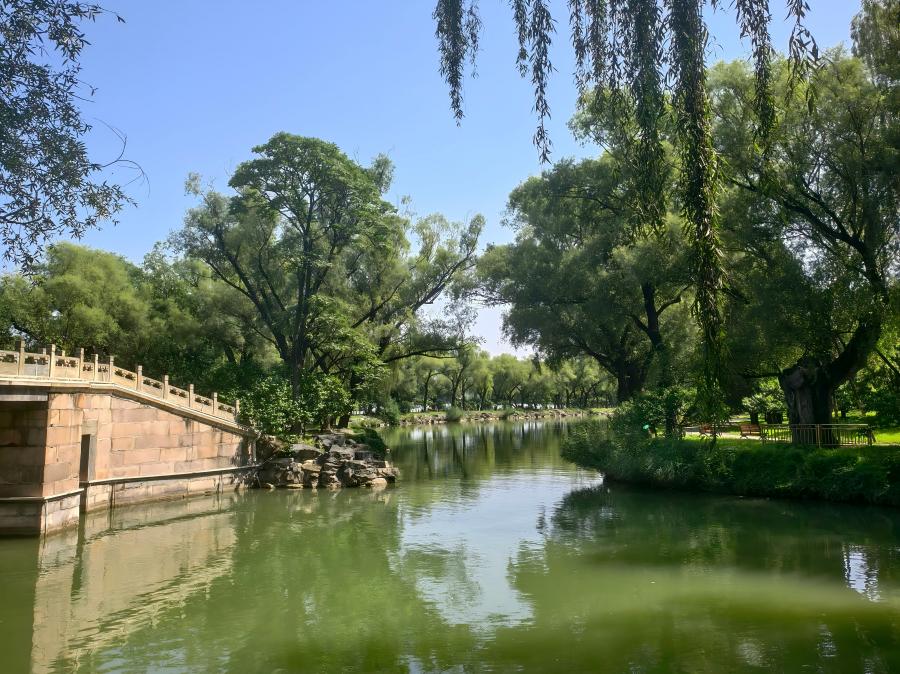 Enjoy the Summer Palace Even in Peak Travel Season