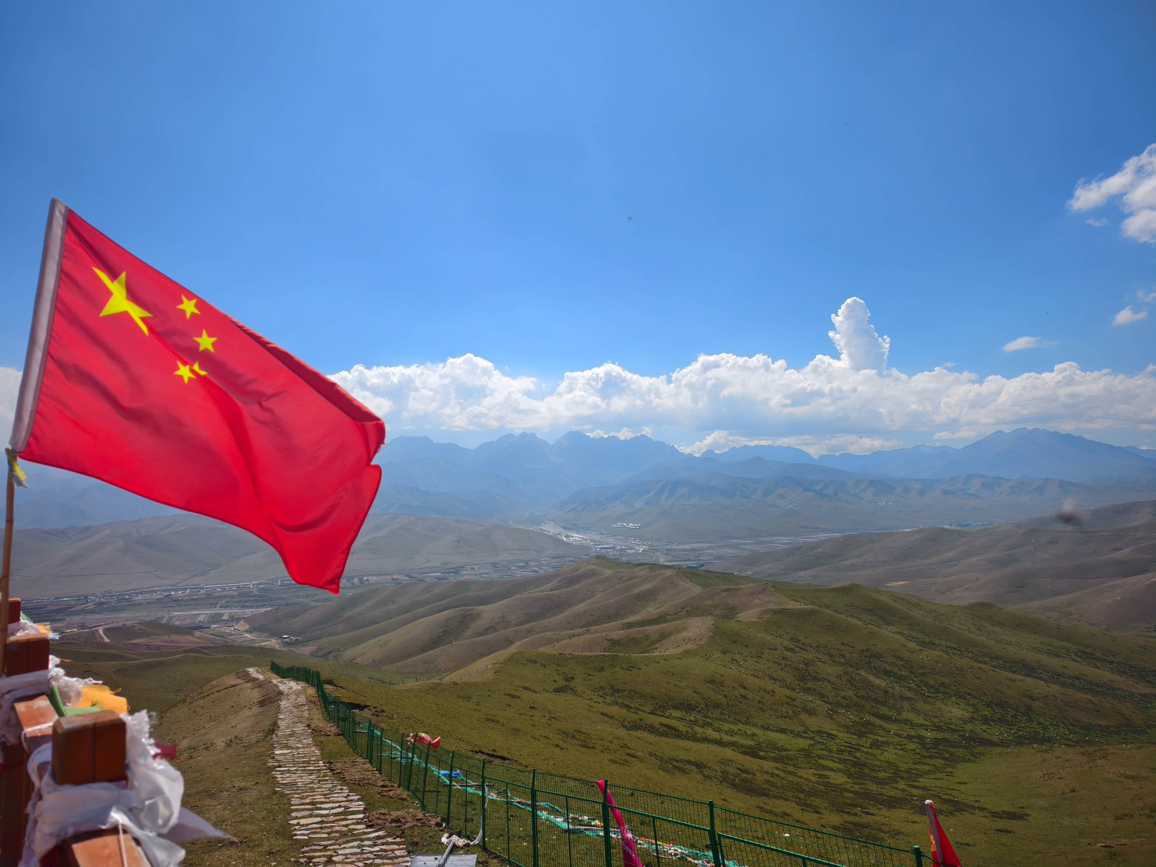 OneDay Excursion: Zhaxixiulong Grassland, Maya Snow Mountain, Wushaoling,& Kushui Danxia